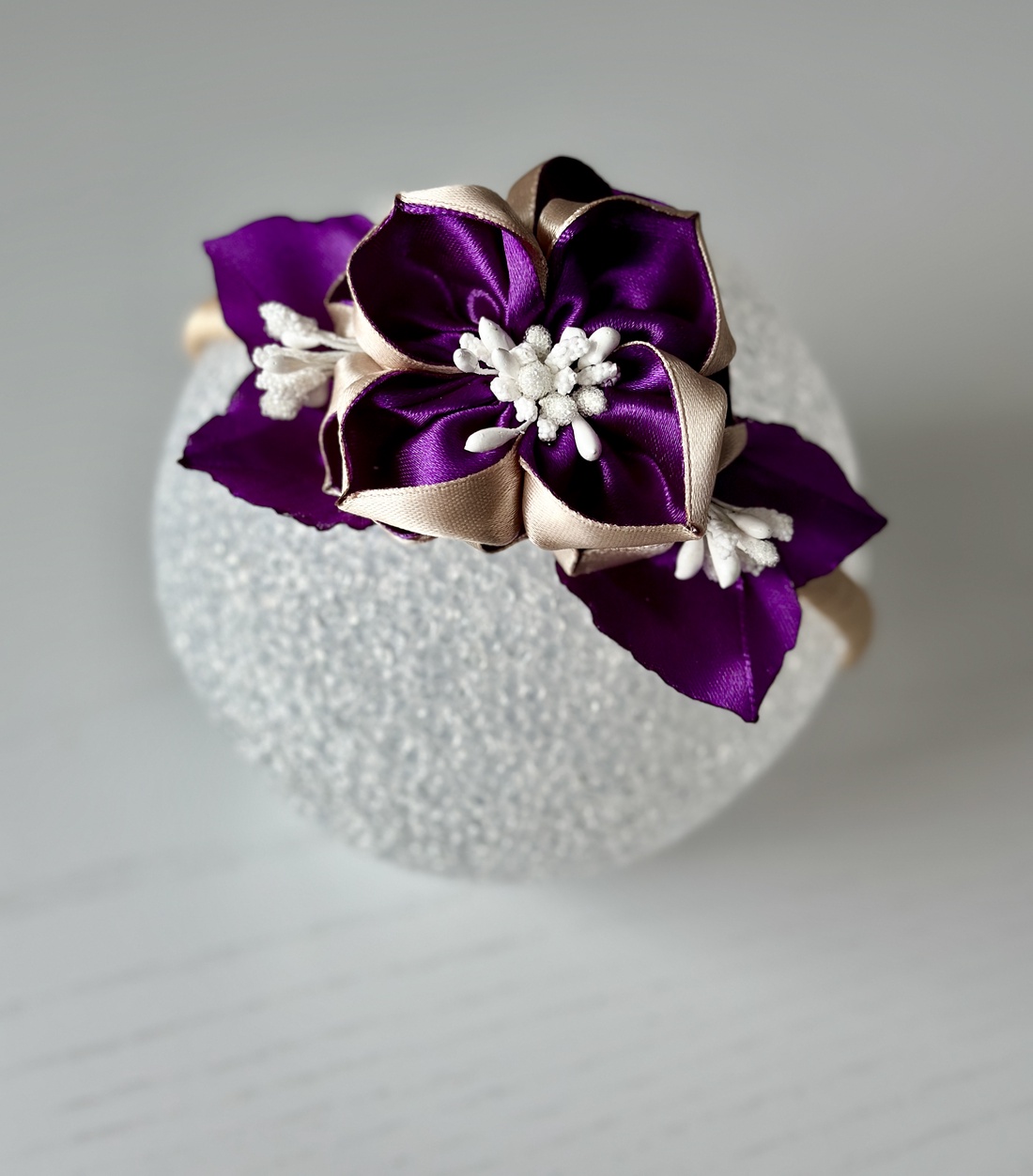 Bentita handmade cu floare din satin - îmbrăcăminte și modă - accesorii păr - accesorii de păr - Artynos.ro