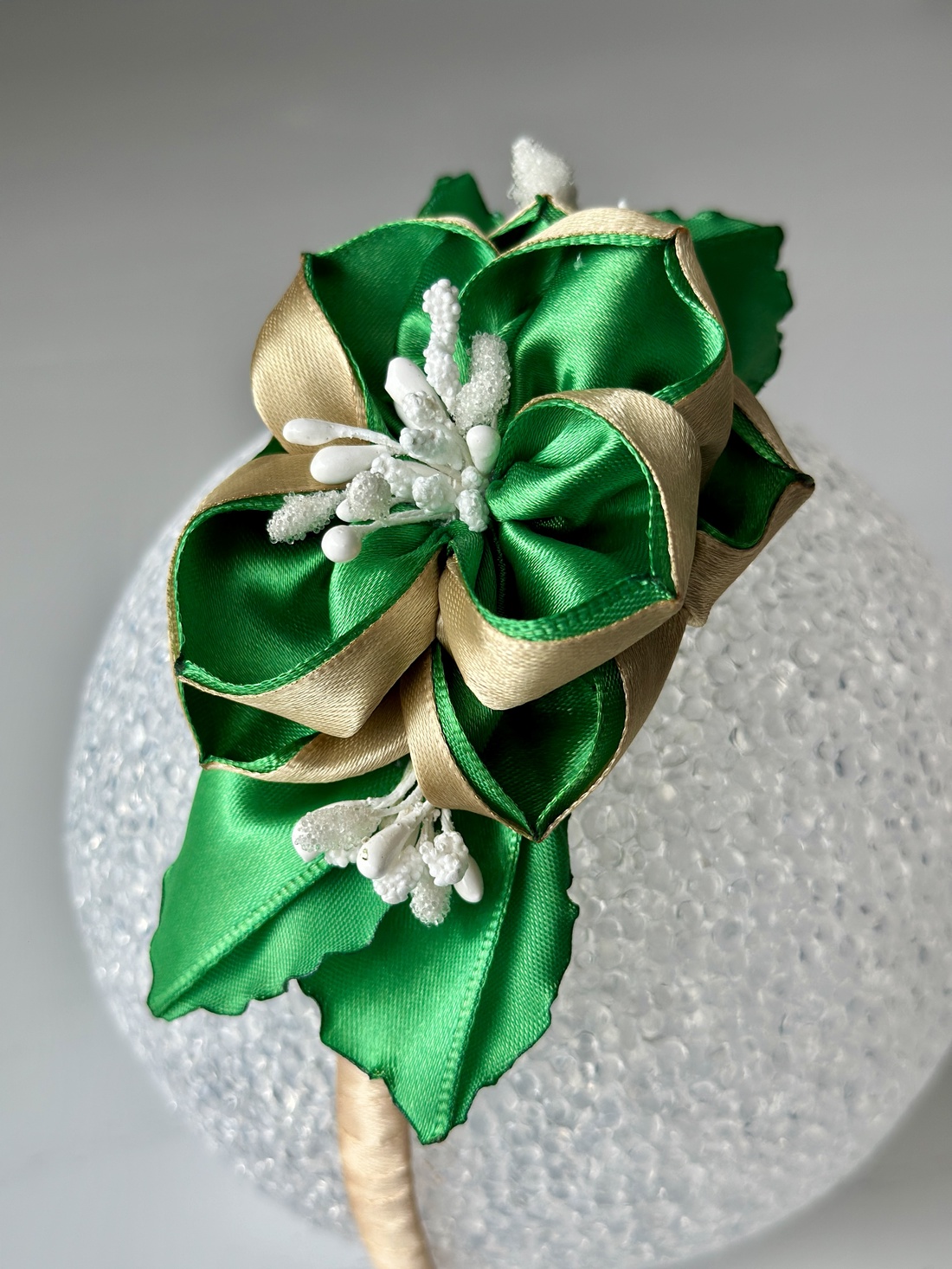 Bentita handmade cu floare din satin - îmbrăcăminte și modă - accesorii păr - accesorii de păr - Artynos.ro