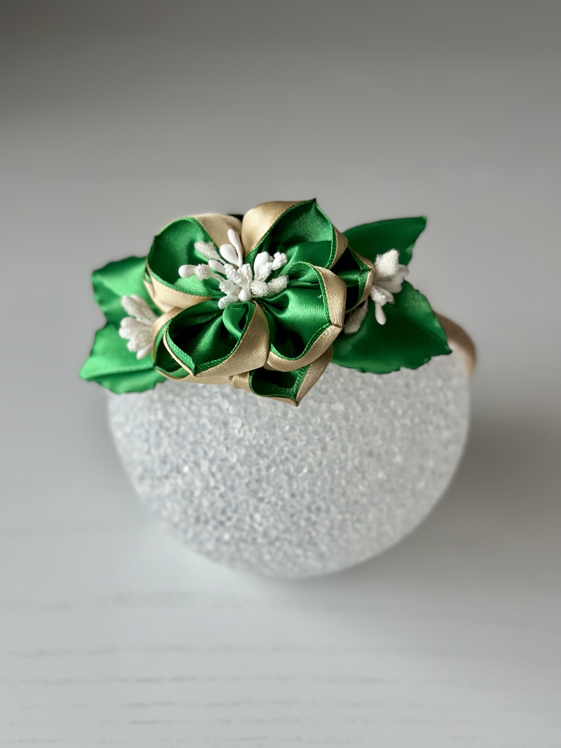 Bentita handmade cu floare din satin - îmbrăcăminte și modă - accesorii păr - accesorii de păr - Artynos.ro