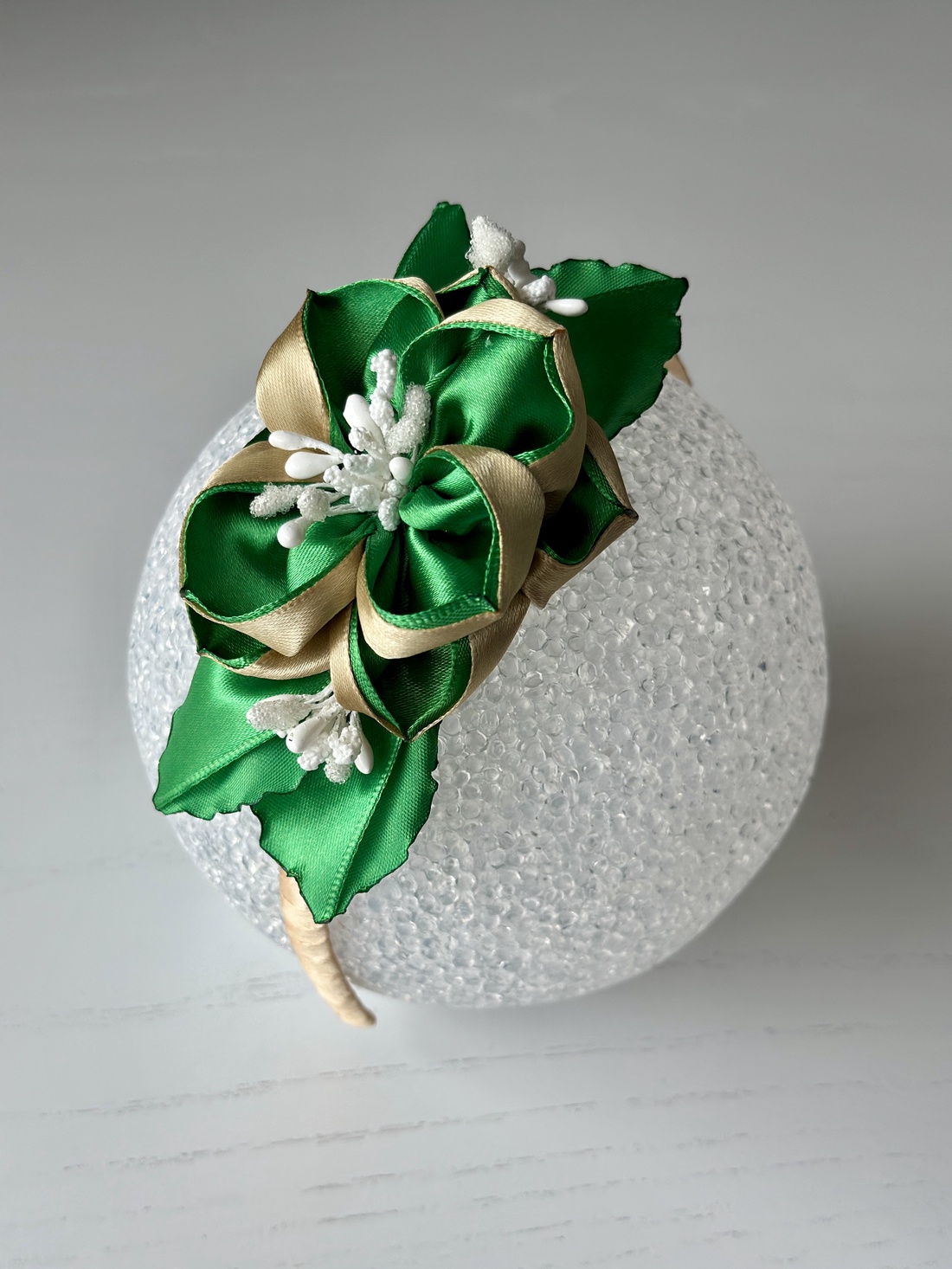 Bentita handmade cu floare din satin - îmbrăcăminte și modă - accesorii păr - accesorii de păr - Artynos.ro