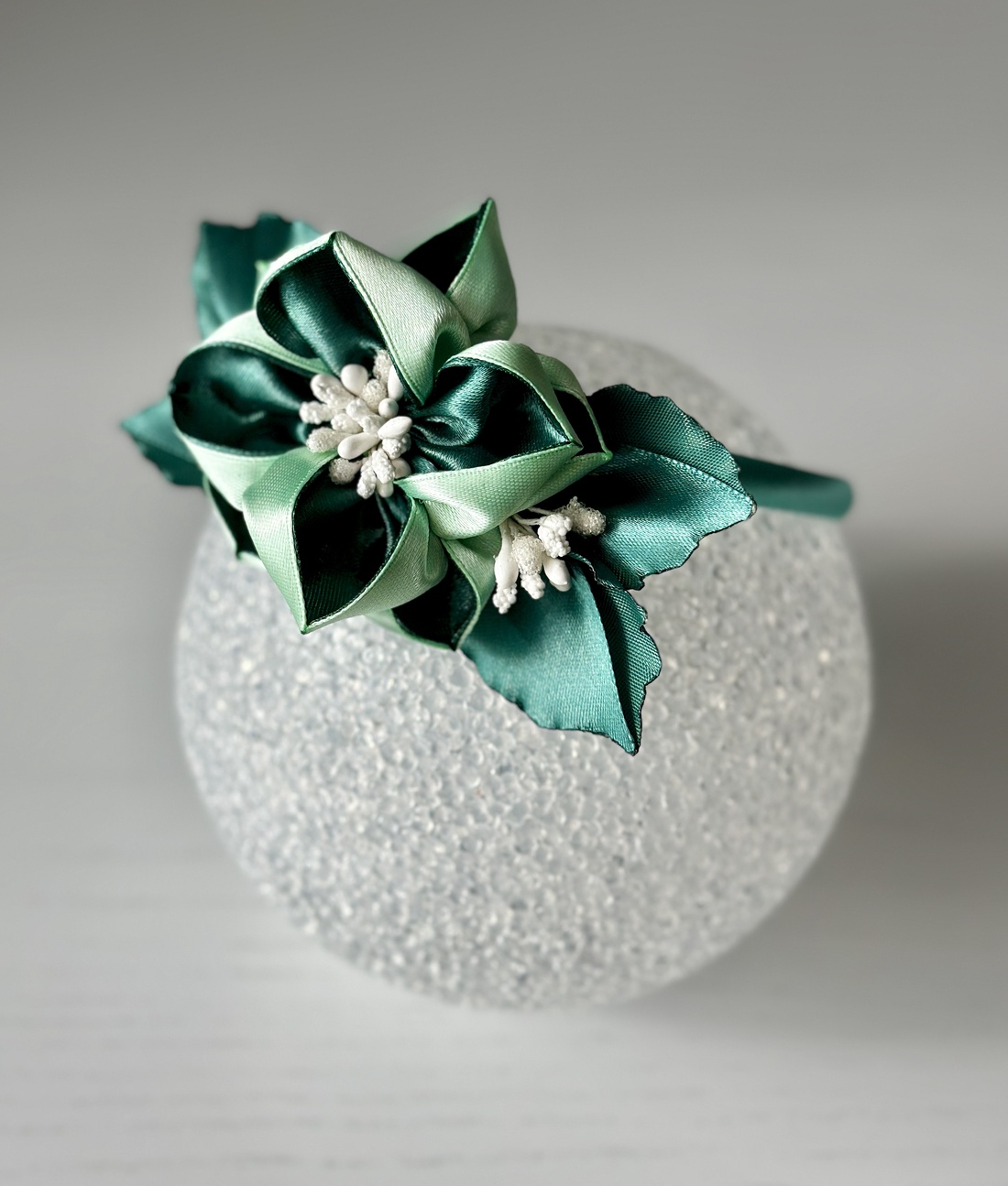 Bentita handmade cu floare din satin - îmbrăcăminte și modă - accesorii păr - accesorii de păr - Artynos.ro