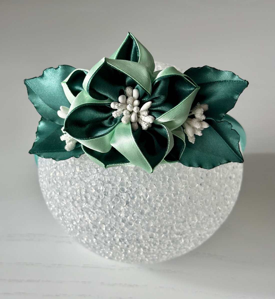 Bentita handmade cu floare din satin - îmbrăcăminte și modă - accesorii păr - accesorii de păr - Artynos.ro