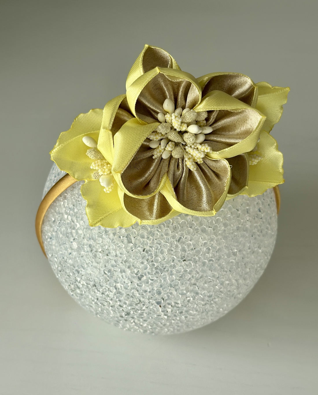 Bentita handmade cu floare din satin - îmbrăcăminte și modă - accesorii păr - accesorii de păr - Artynos.ro