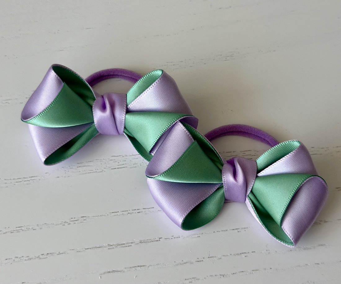 Set 2 elastice de păr handmade cu fundițe din satin, în două culori - îmbrăcăminte și modă - accesorii păr - elastic de păr - Artynos.ro