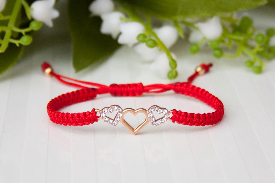 Brățară macramé împletită - Hearts red - - Artynos.ro Brățară macramé împletită - Hearts red - - Artynos.ro