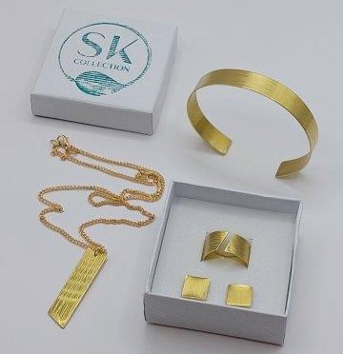 Set minimalist de bijuterii din alamă - bijuterii - seturi de bijuterii - Artynos.ro Set minimalist de bijuterii din alamă - bijuterii - seturi de bijuterii - Artynos.ro