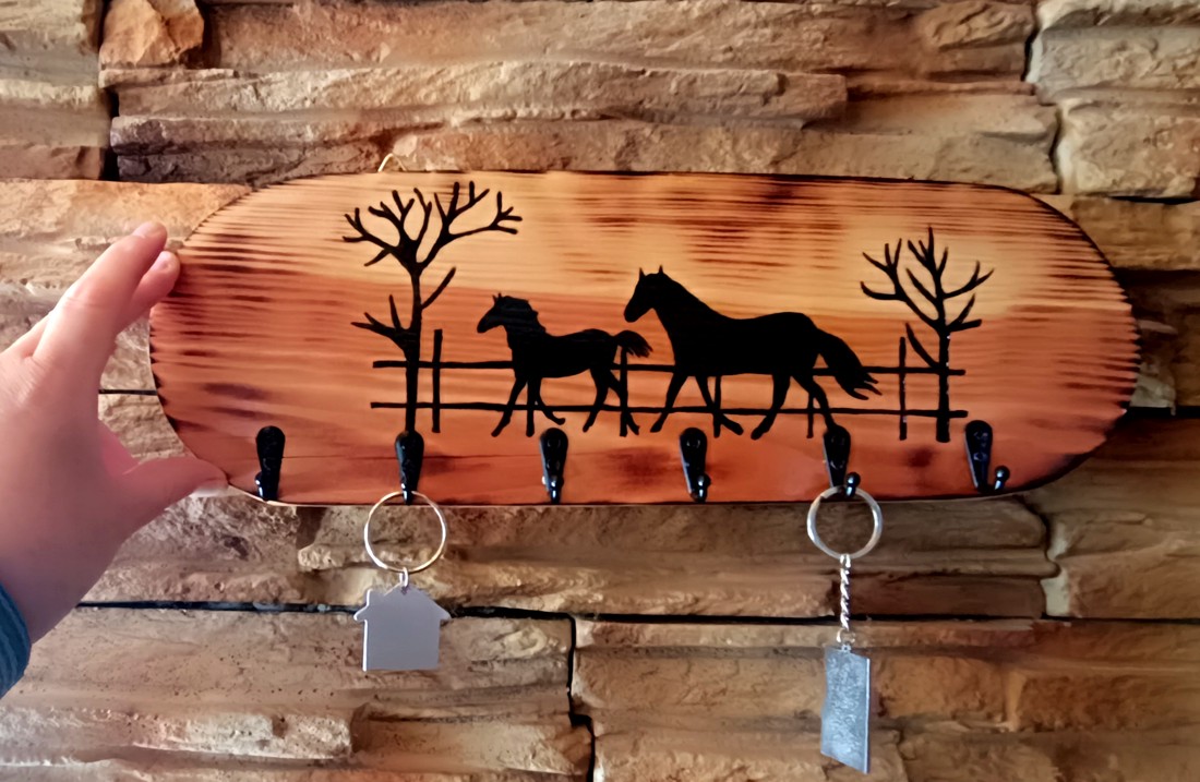Breloc de perete din lemn cu cai - casă & stil de viață - accesorii pentru decorat casa - decorațiuni de pereți, decorațiuni suspendate - suport pentru chei - Artynos.ro Breloc de perete din lemn cu cai - casă & stil de viață - accesorii pentru decorat casa - decorațiuni de pereți, decorațiuni suspendate - suport pentru chei - Artynos.ro