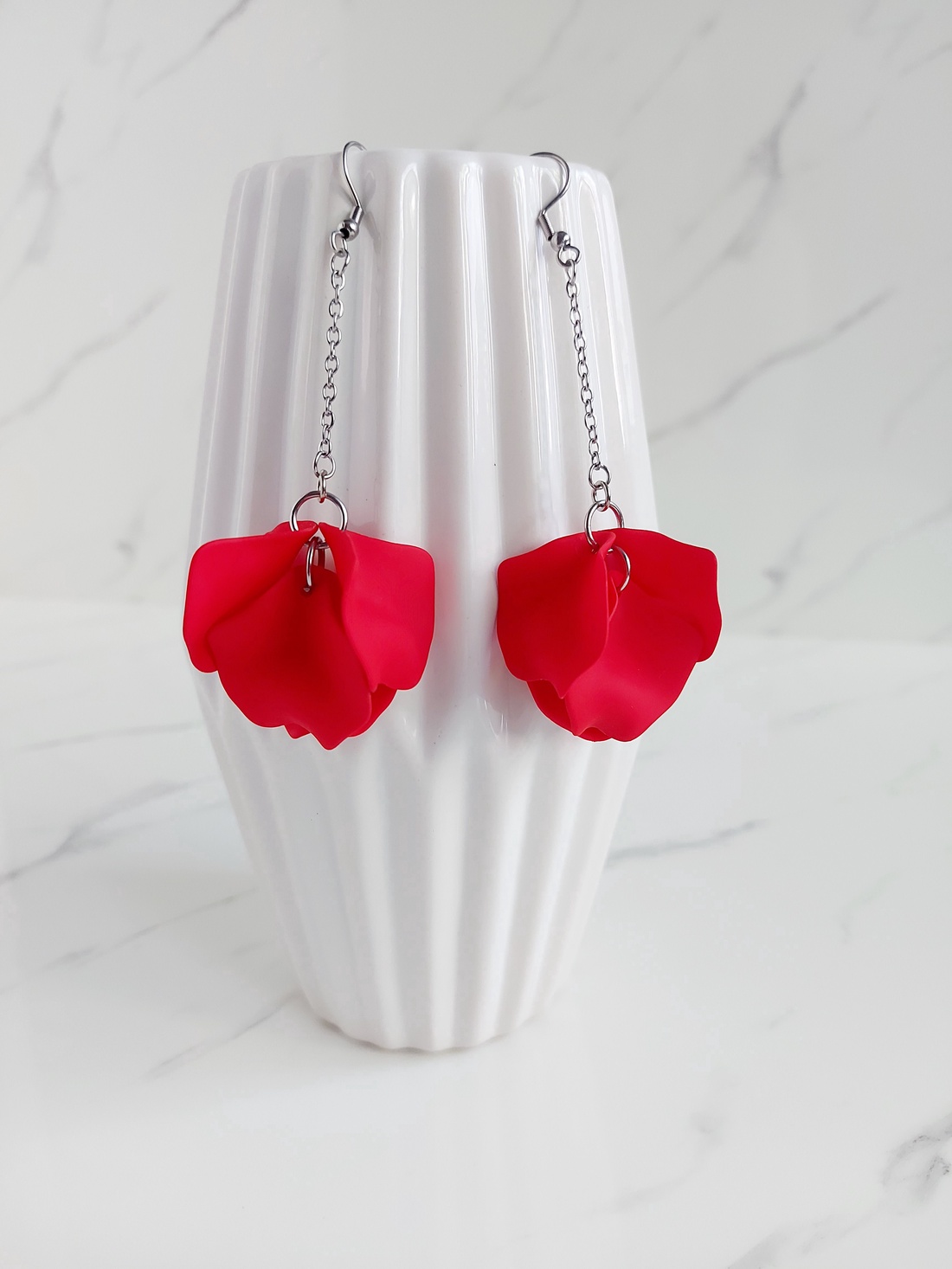 Cercei lungi petale - bijuterii - cercei - cercei lungi - Artynos.ro Cercei lungi petale - bijuterii - cercei - cercei lungi - Artynos.ro