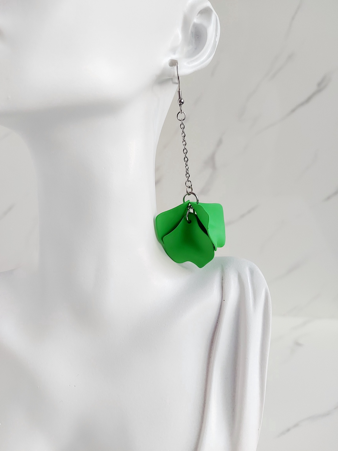 Cercei lungi petale - bijuterii - cercei - cercei - Artynos.ro Cercei lungi petale - bijuterii - cercei - cercei - Artynos.ro