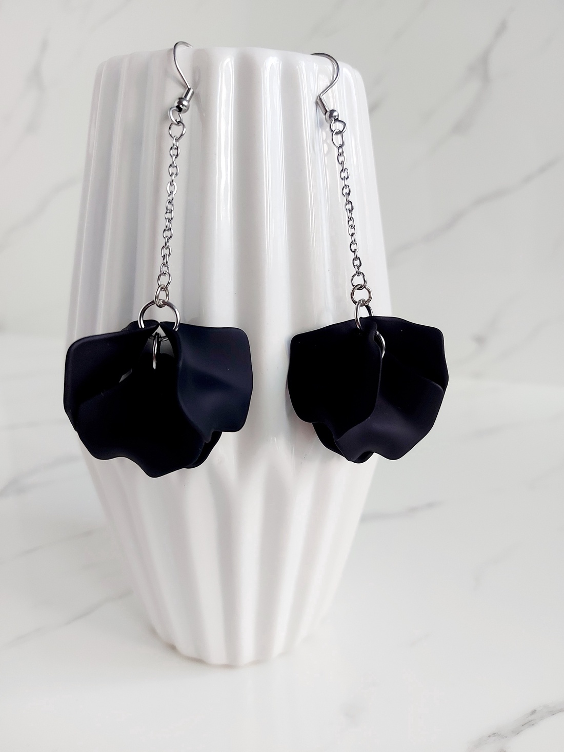 Cercei lungi petale - bijuterii - cercei - cercei lungi - Artynos.ro Cercei lungi petale - bijuterii - cercei - cercei lungi - Artynos.ro