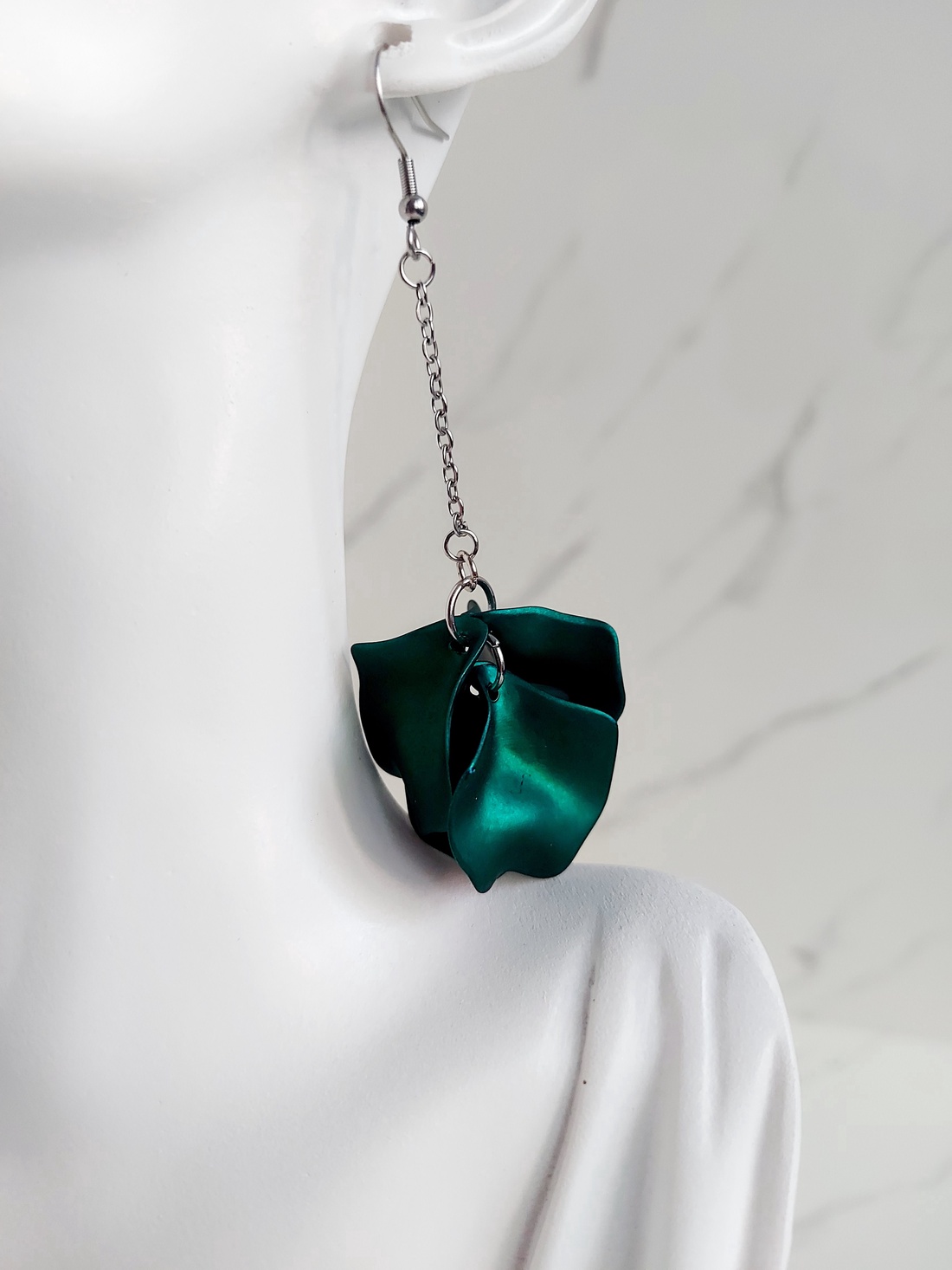 Cercei lungi petale - bijuterii - cercei - cercei lungi - Artynos.ro Cercei lungi petale - bijuterii - cercei - cercei lungi - Artynos.ro