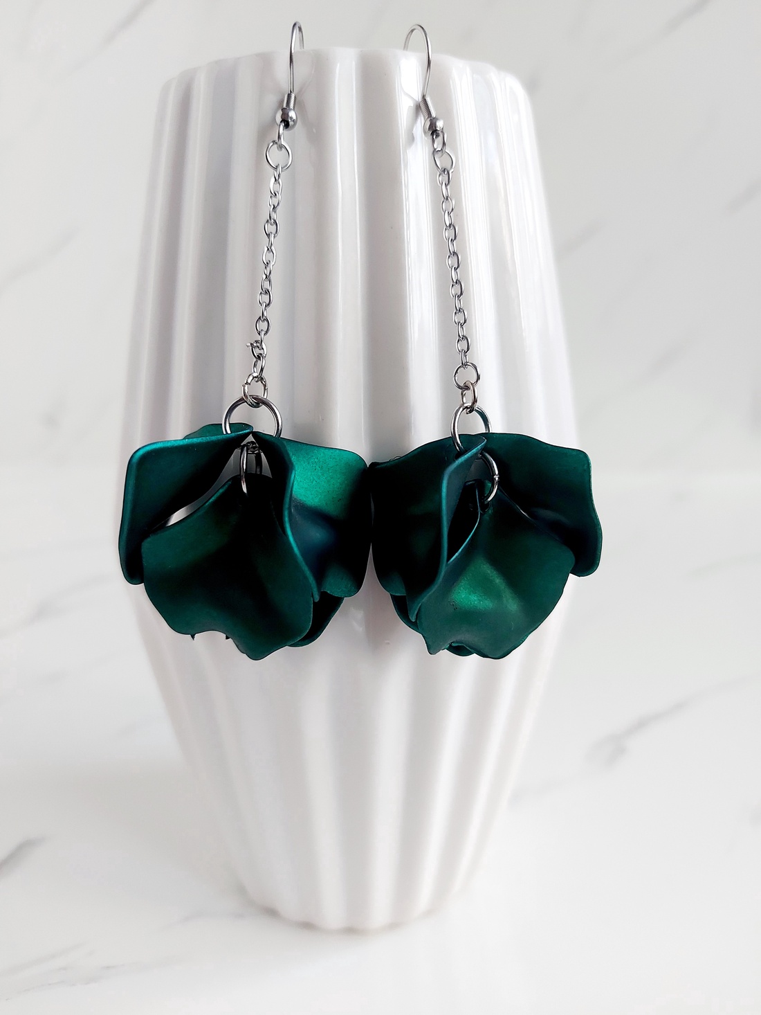 Cercei lungi petale - bijuterii - cercei - cercei lungi - Artynos.ro Cercei lungi petale - bijuterii - cercei - cercei lungi - Artynos.ro