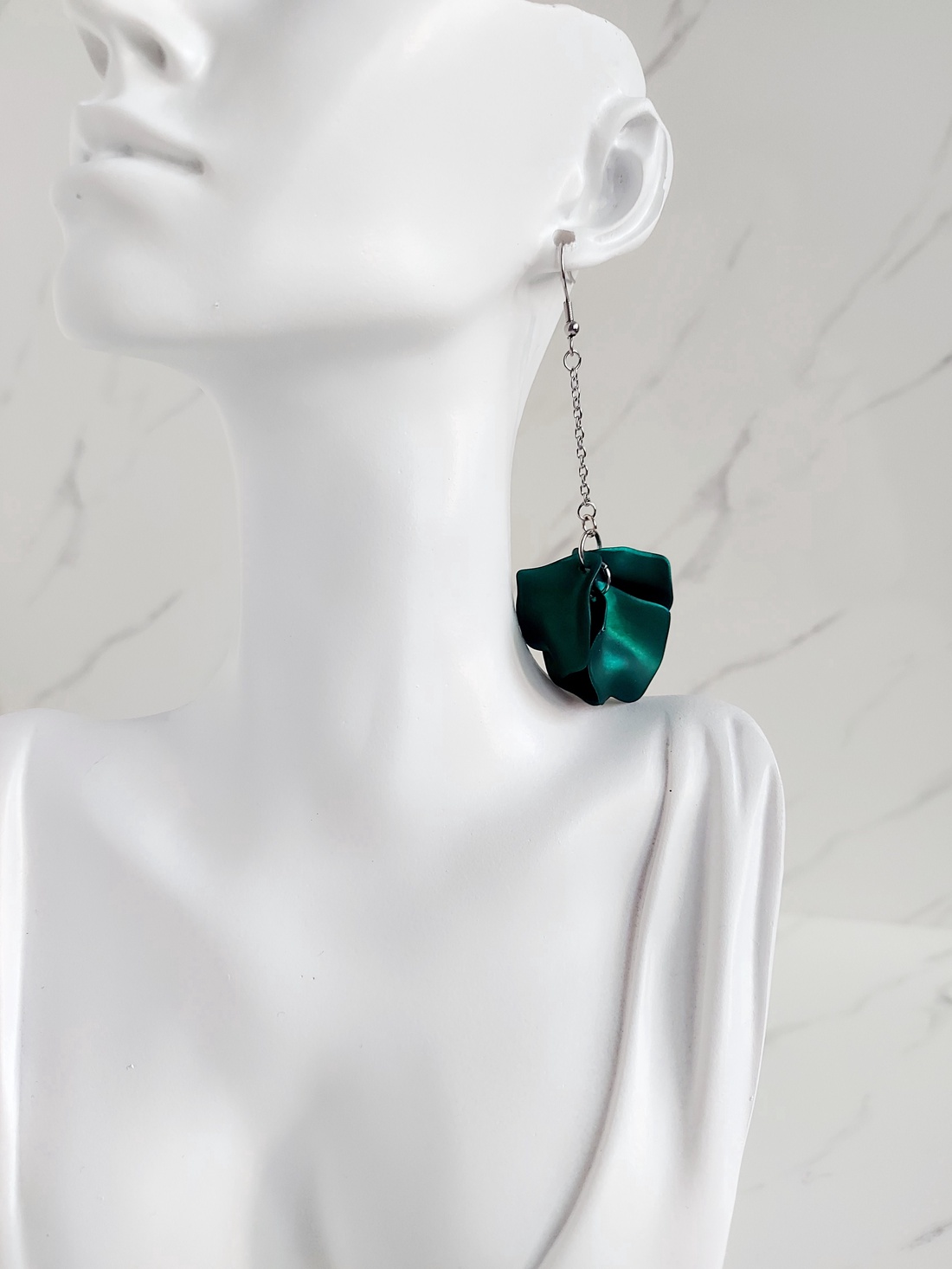 Cercei lungi petale - bijuterii - cercei - cercei lungi - Artynos.ro Cercei lungi petale - bijuterii - cercei - cercei lungi - Artynos.ro