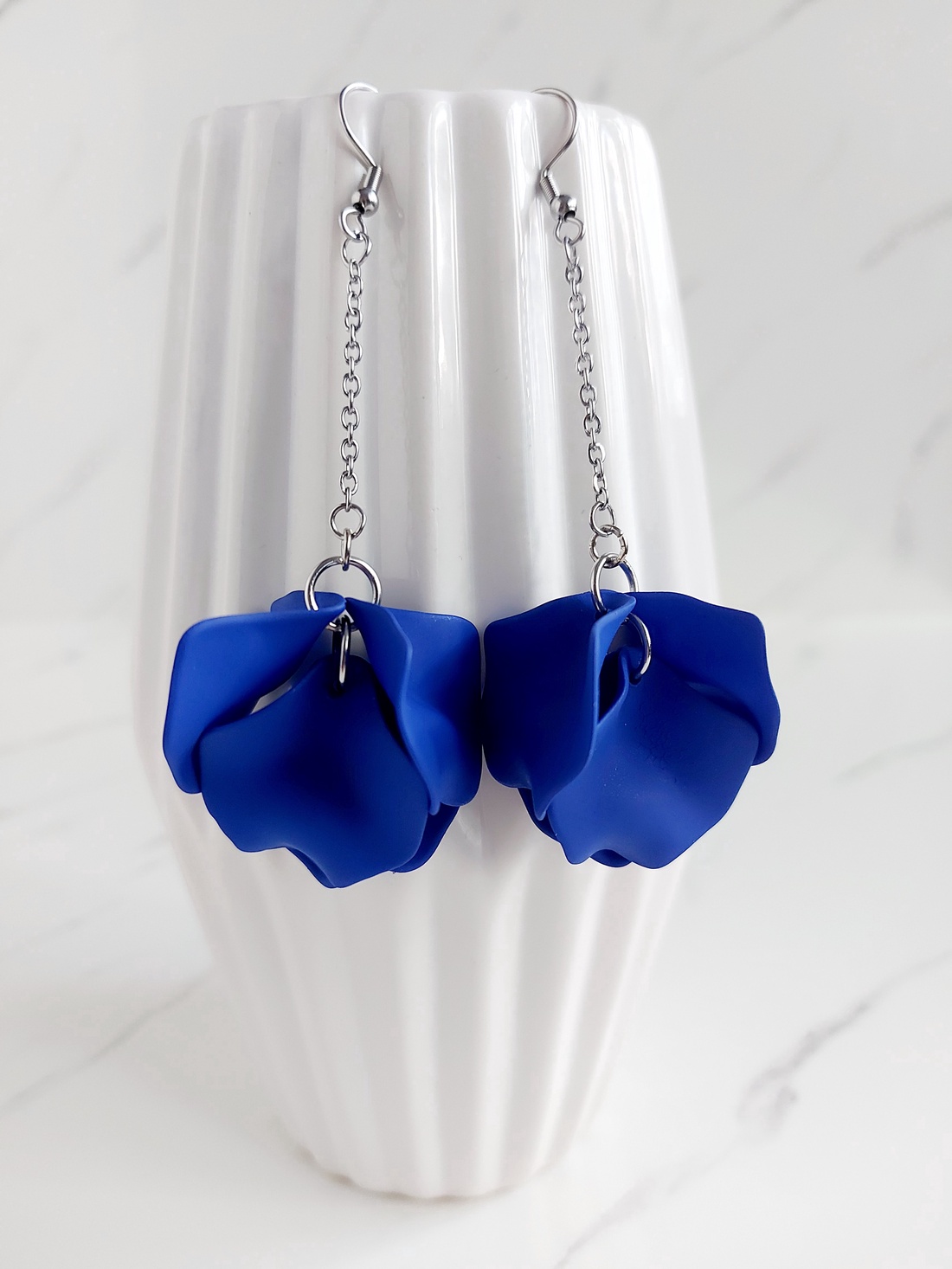 Cercei lungi petale - bijuterii - cercei - cercei lungi - Artynos.ro Cercei lungi petale - bijuterii - cercei - cercei lungi - Artynos.ro