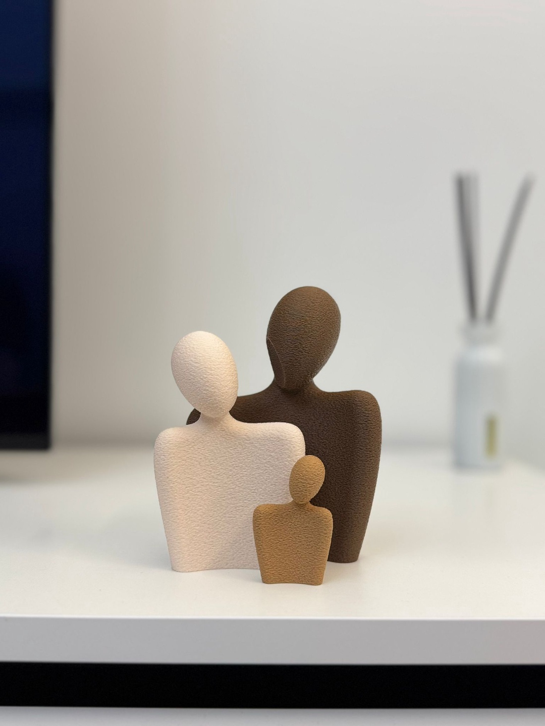 Set Statui Familie (Tata, Mama si copil) design Minimalist - casă & stil de viață - decorațiuni de casă - decorațiuni de masă și rafturi - decorațiuni de masă - Artynos.ro