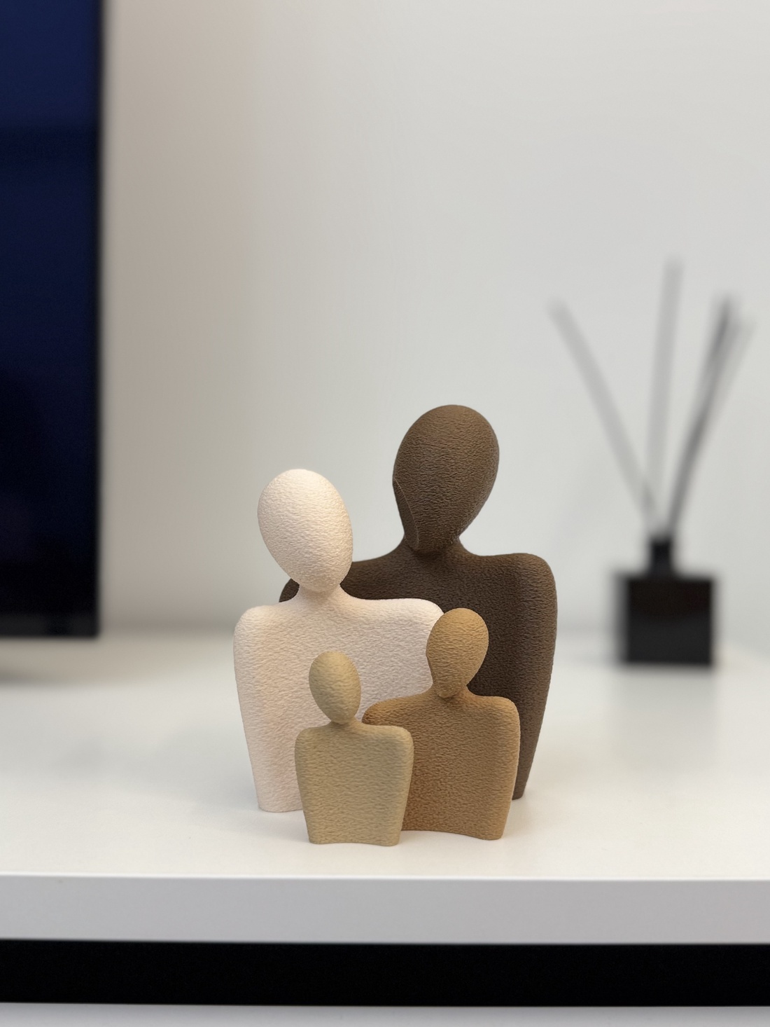 Statui de Familie decorative (Tata, Mama si 2 copii) cu design Minimalist - casă & stil de viață - decorațiuni de casă - decorațiuni de masă și rafturi - decorațiuni de masă - Artynos.ro