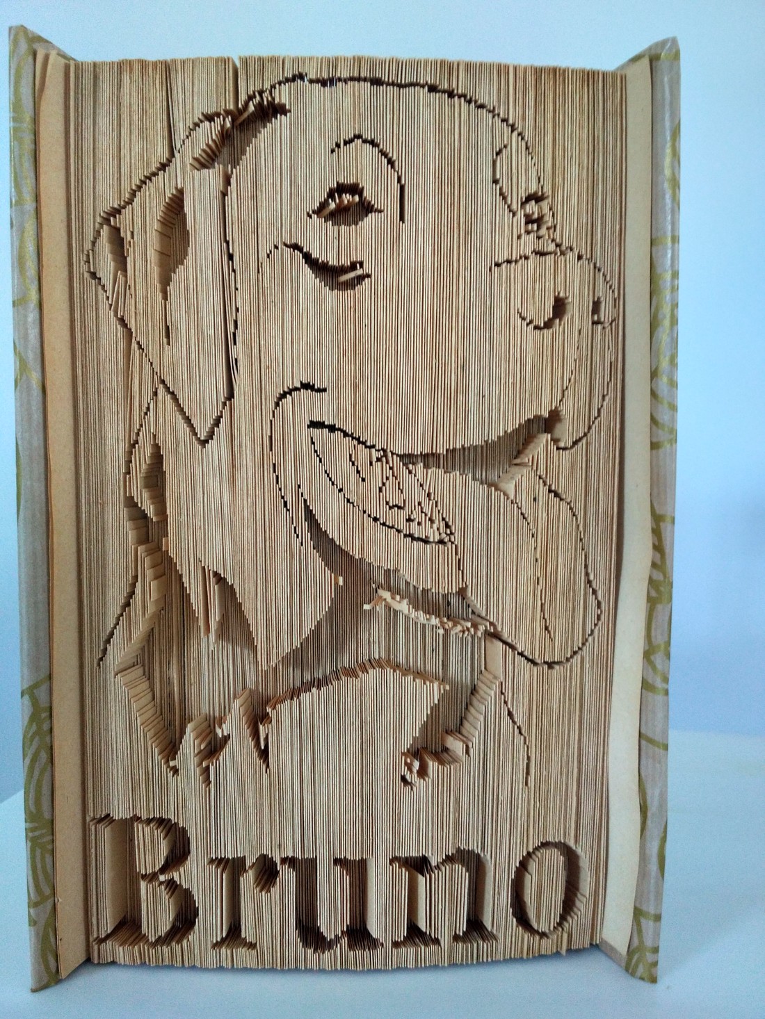 Câine și carte de nume sculptură - casă & stil de viață - accesorii pentru decorat casa - decorațiuni de masă și decorațiuni pentru rafturi  - sculptură de carte, carte pliată - Artynos.ro