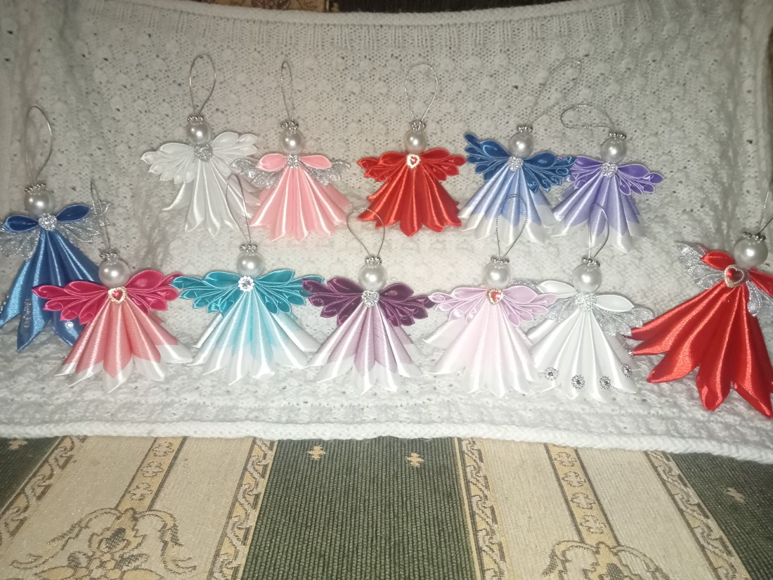 Înger multicolor cu o fustă rotundă - - Artynos.ro Înger multicolor cu o fustă rotundă - - Artynos.ro