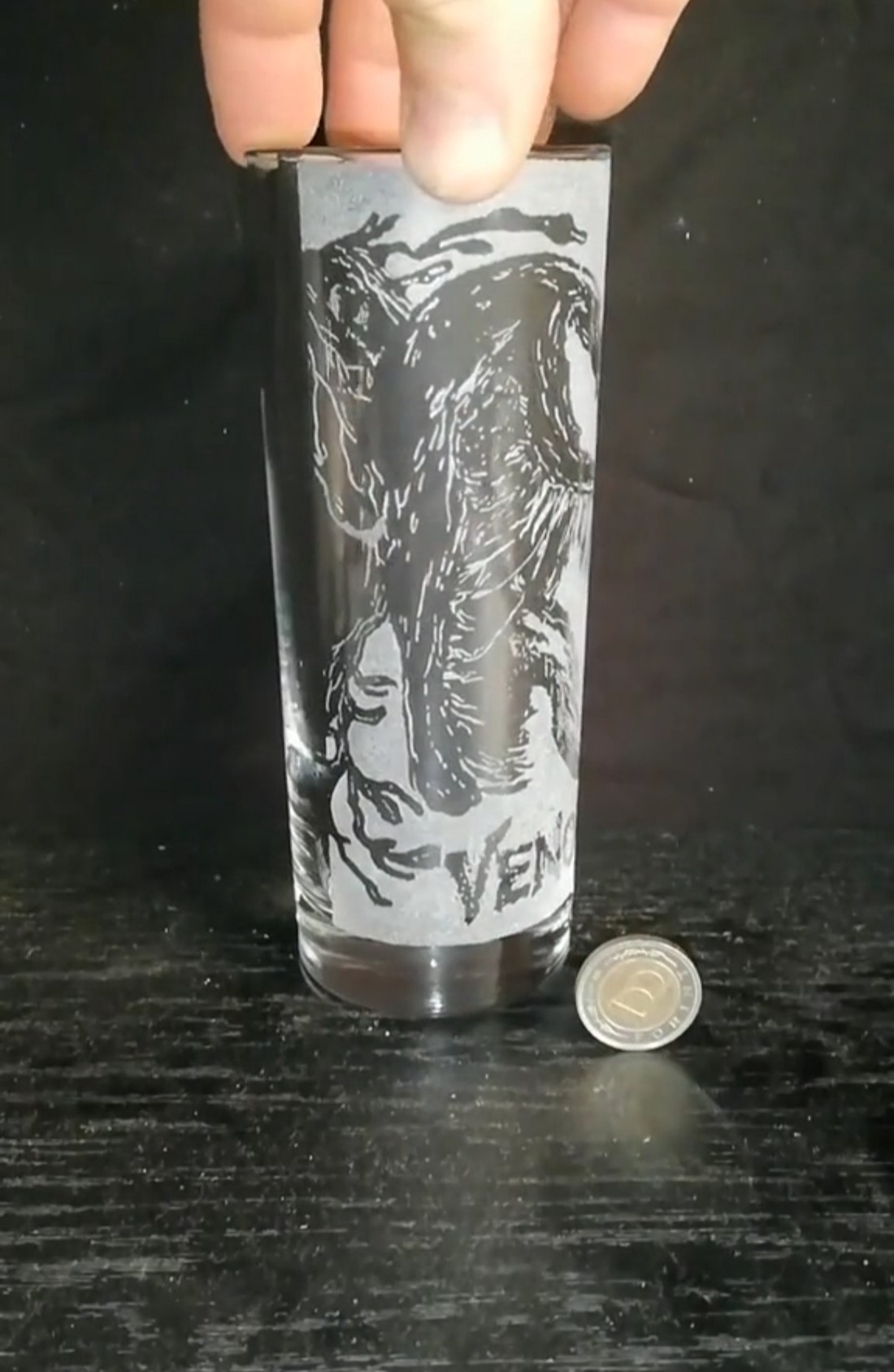 Pahar de sticlă cu model Venom  -  - Artynos.ro