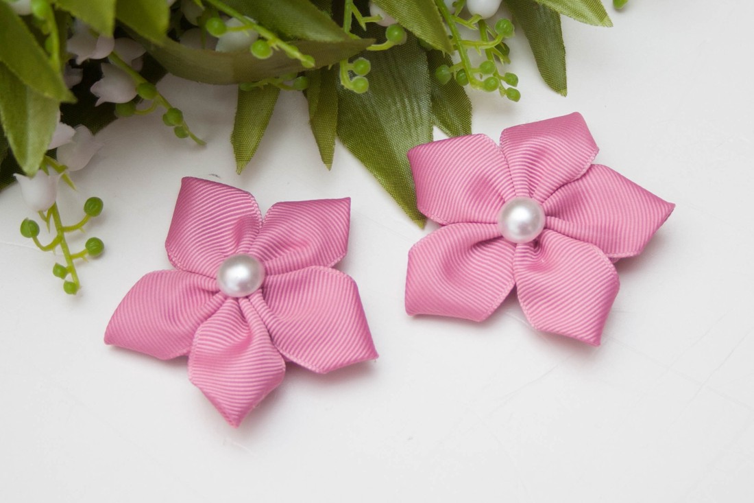 Agrafă de păr în formă de floare � roz malva -  - Artynos.ro