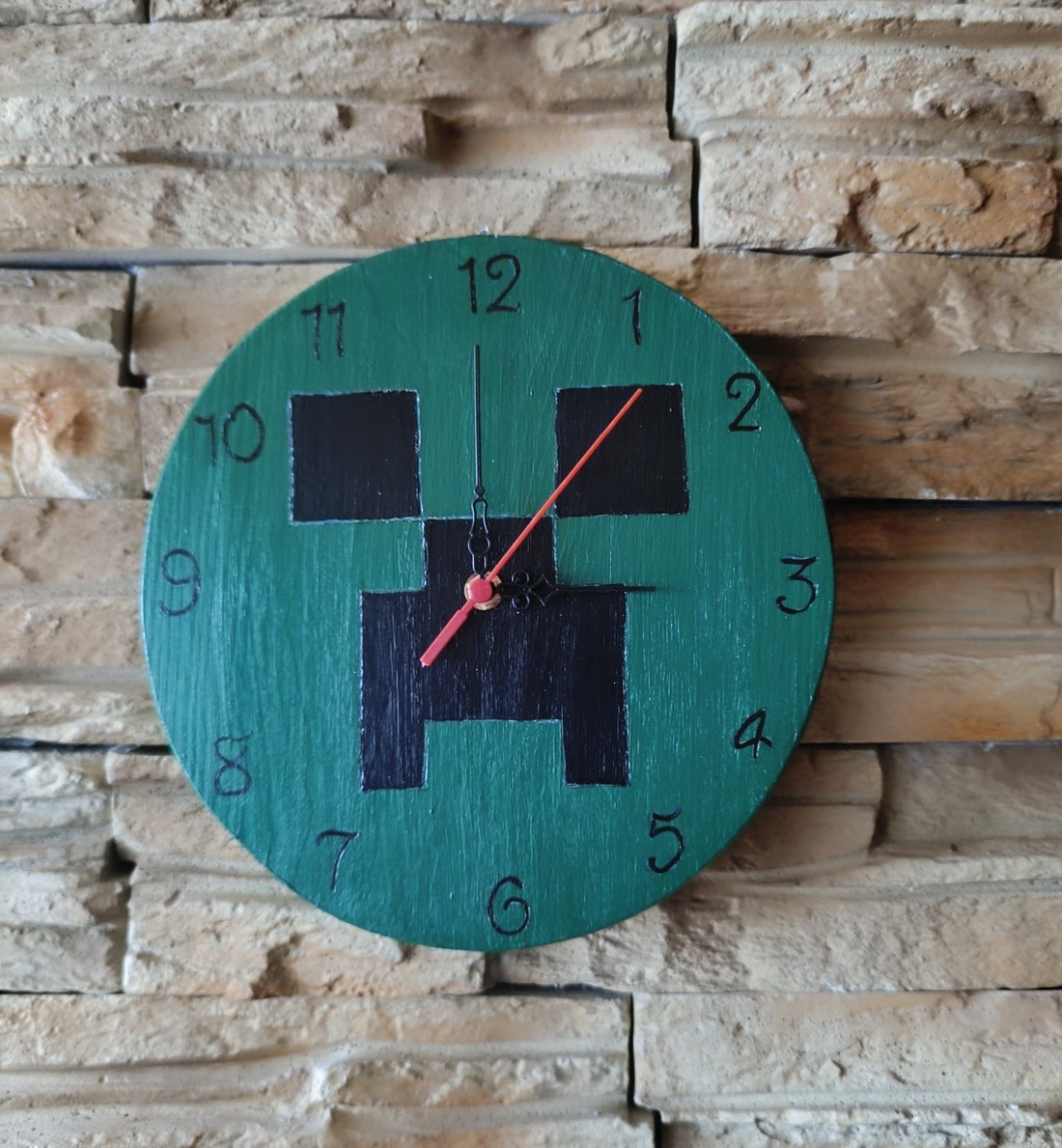 Ceas de perete Minecraft din lemn - - Artynos.ro Ceas de perete Minecraft din lemn - - Artynos.ro