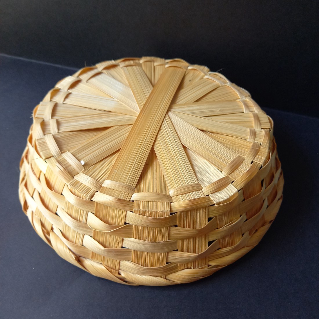 Coșuleț împletit cu diametrul de 20 cm, pentru decorare  -  - Artynos.ro