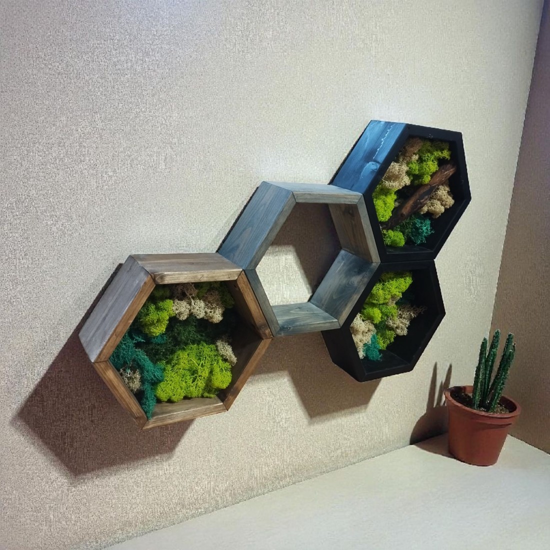 Raft hexagonal cu mozaic - casă & stil de viață - mobilier artizanal - rafturi  - Artynos.ro