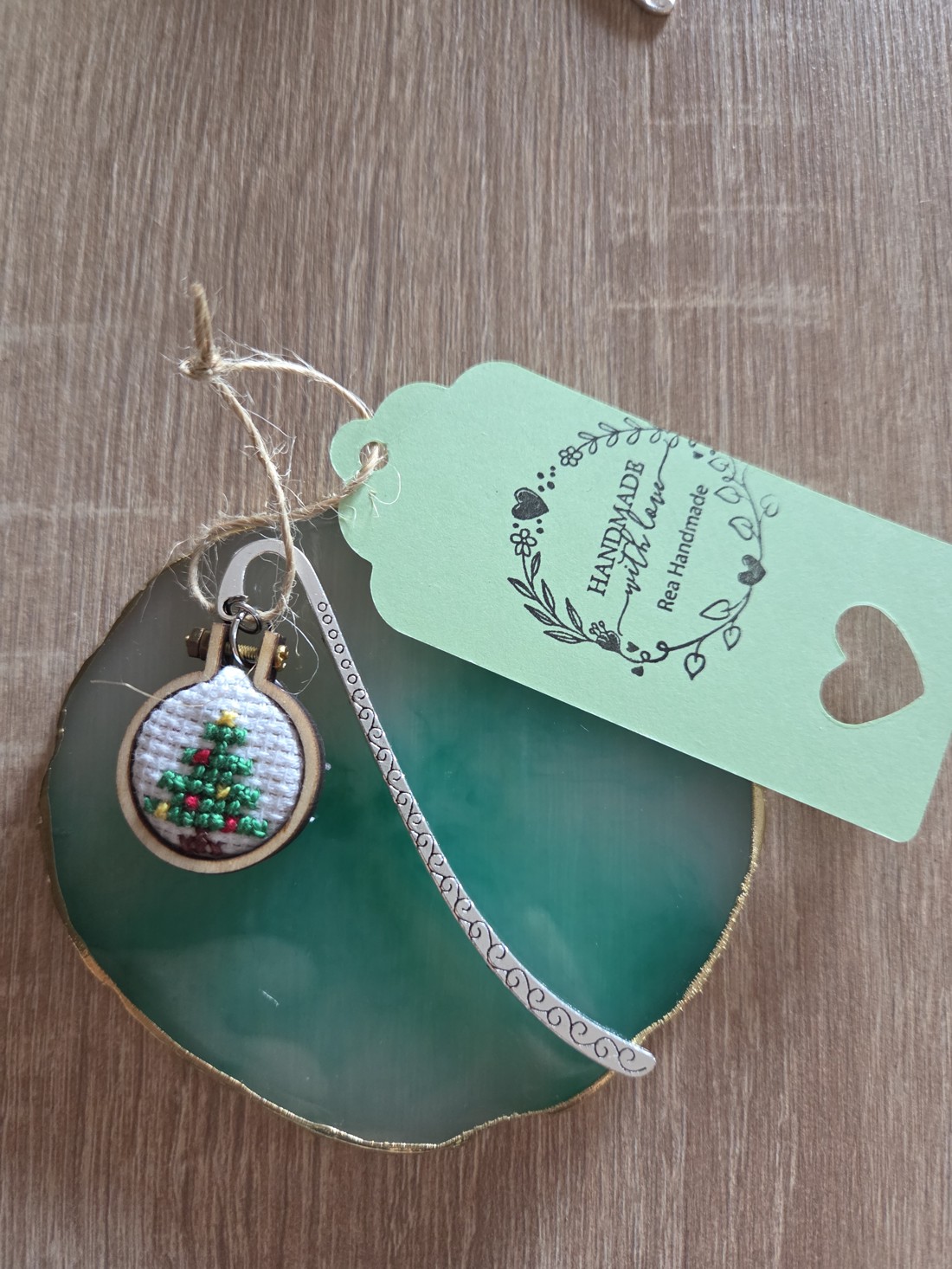 Semn de carte metalic pom de Crăciun - cărți și creații cu tematică muzicală, cadouri - semn de carte - Artynos.ro