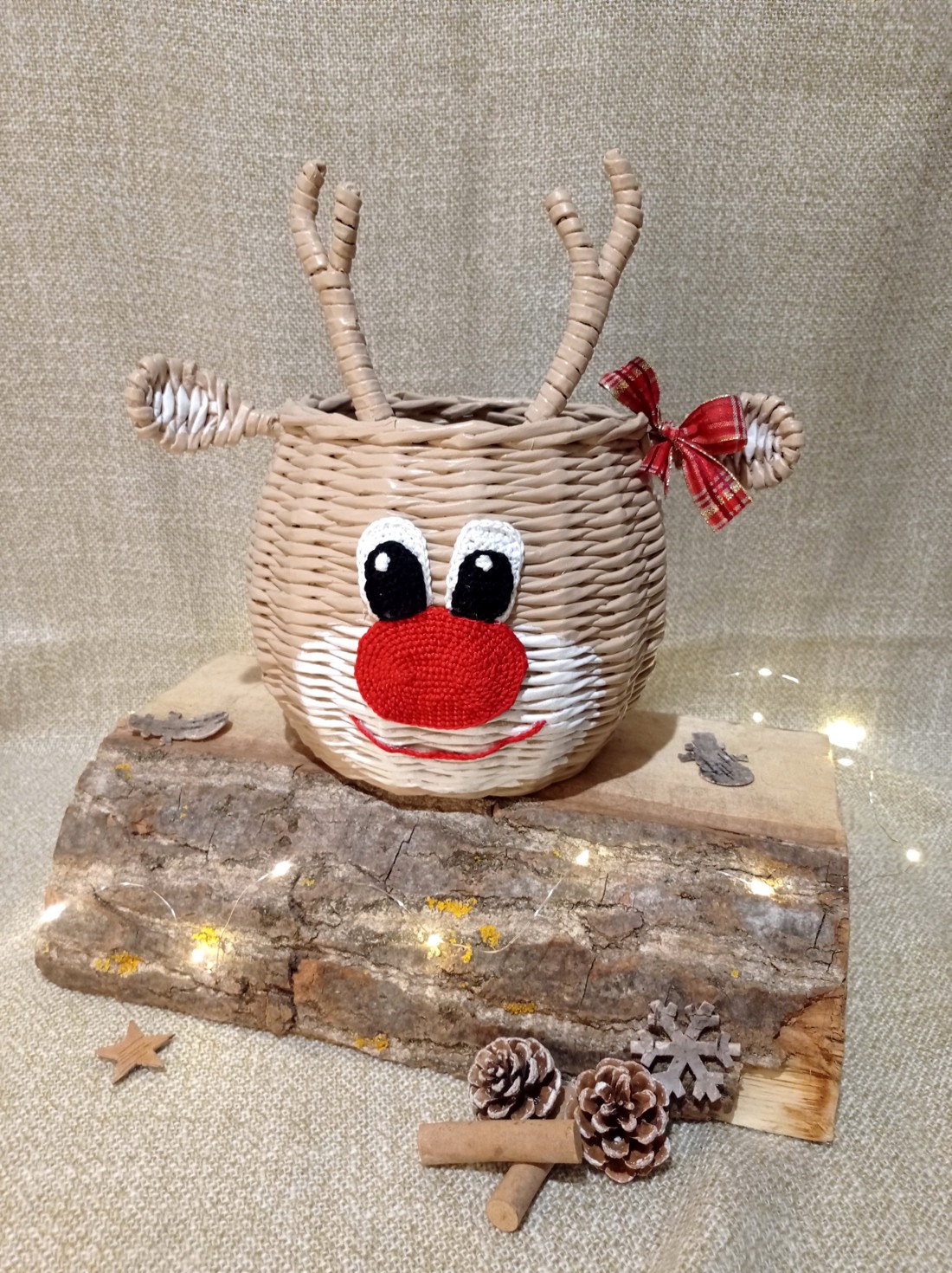 Magia Crăciunului într-un coș de răchită - casă & stil de viață - materiale de depozitare și sortare - coșuri depozitare - Artynos.ro