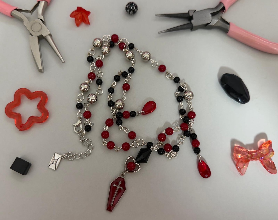 Lantisor handmade Gothic Death Note - Misa Amane - bijuterii - coliere - coliere din mărgele - Artynos.ro