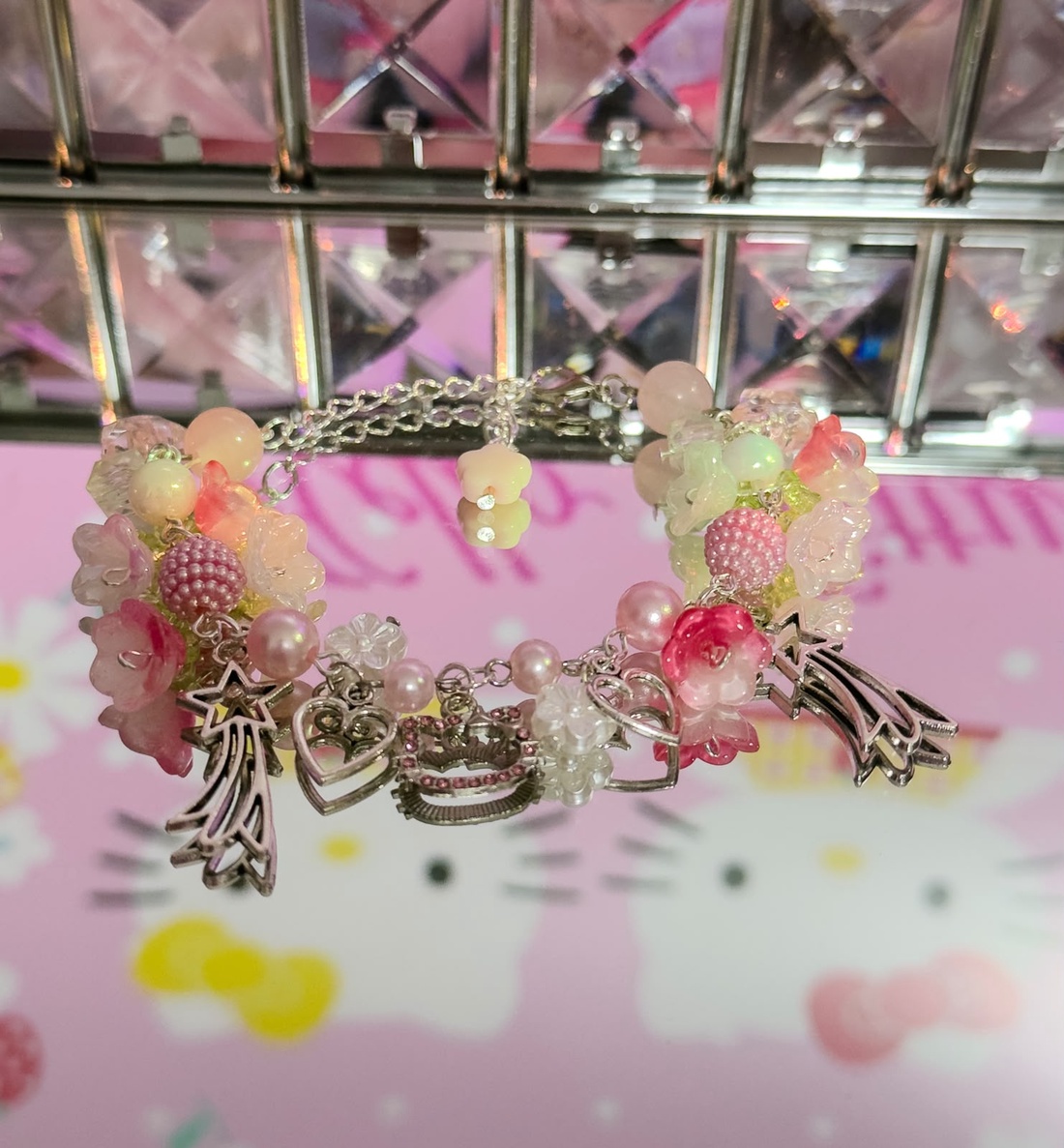 Brățară Handmade Inspirată de Hello Kitty - bijuterii - brățări - brățări din mărgele - Artynos.ro