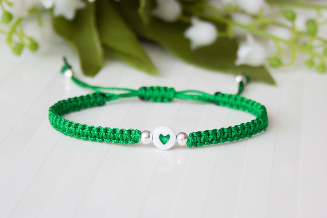 Brățară macramé împletită - Inimi - Verde -  - Artynos.ro
