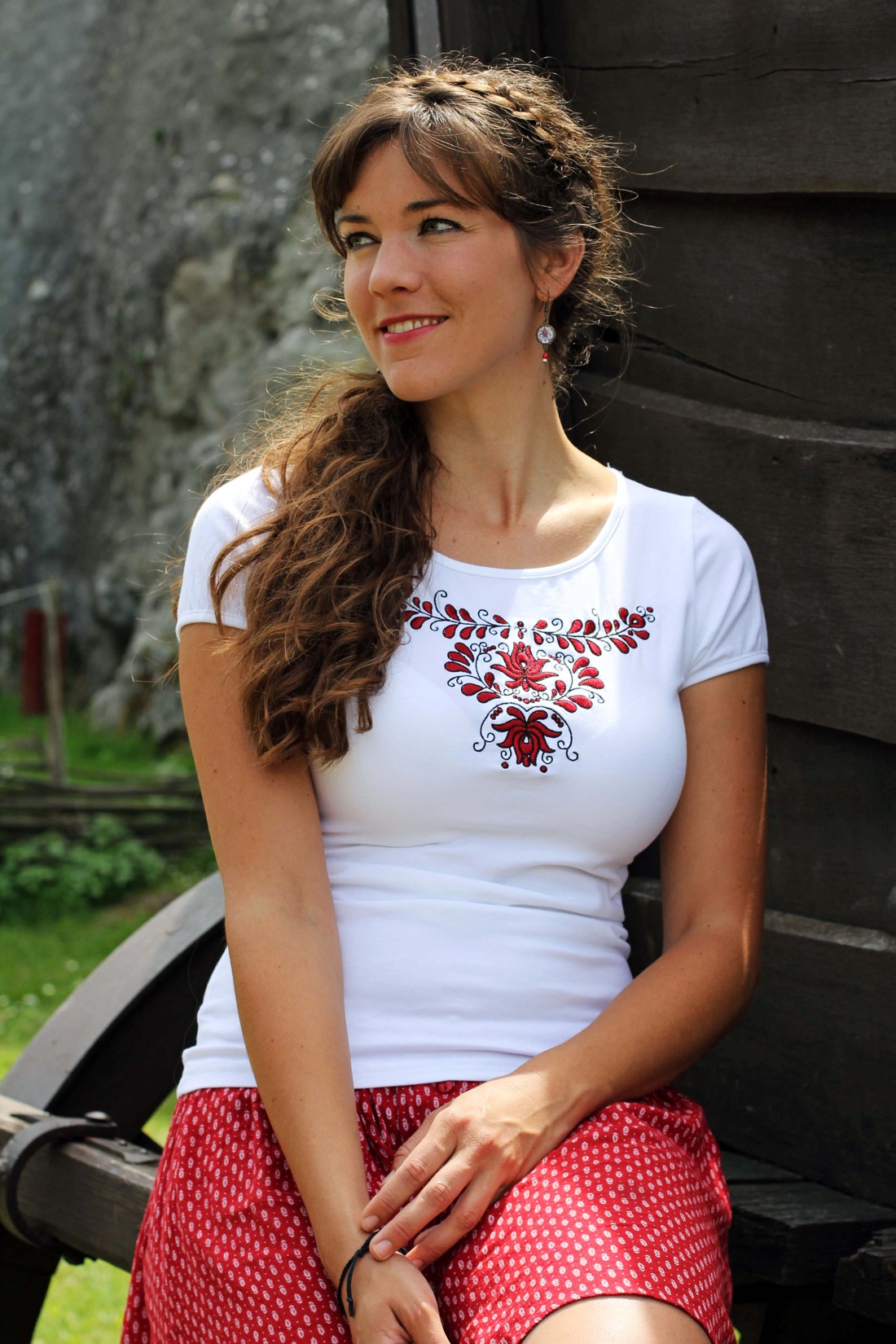 Tricou Szekler brodat - alb - îmbrăcăminte și modă - haine damă - tricou și top de damă - Artynos.ro