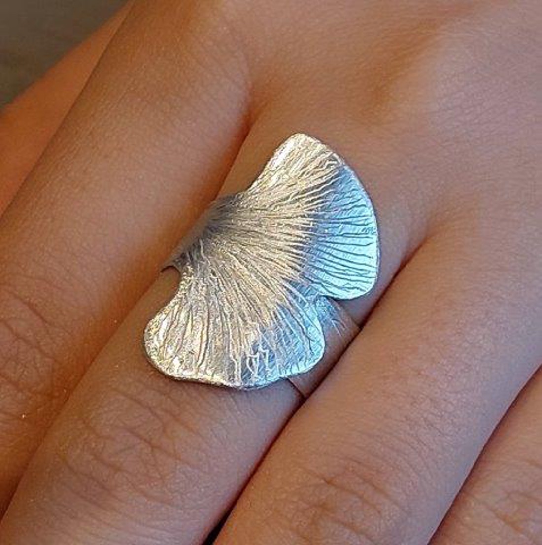 Inel minimalist GINKGO BILOBA din aluminiu -  - Artynos.ro Inel minimalist GINKGO BILOBA din aluminiu -  - Artynos.ro