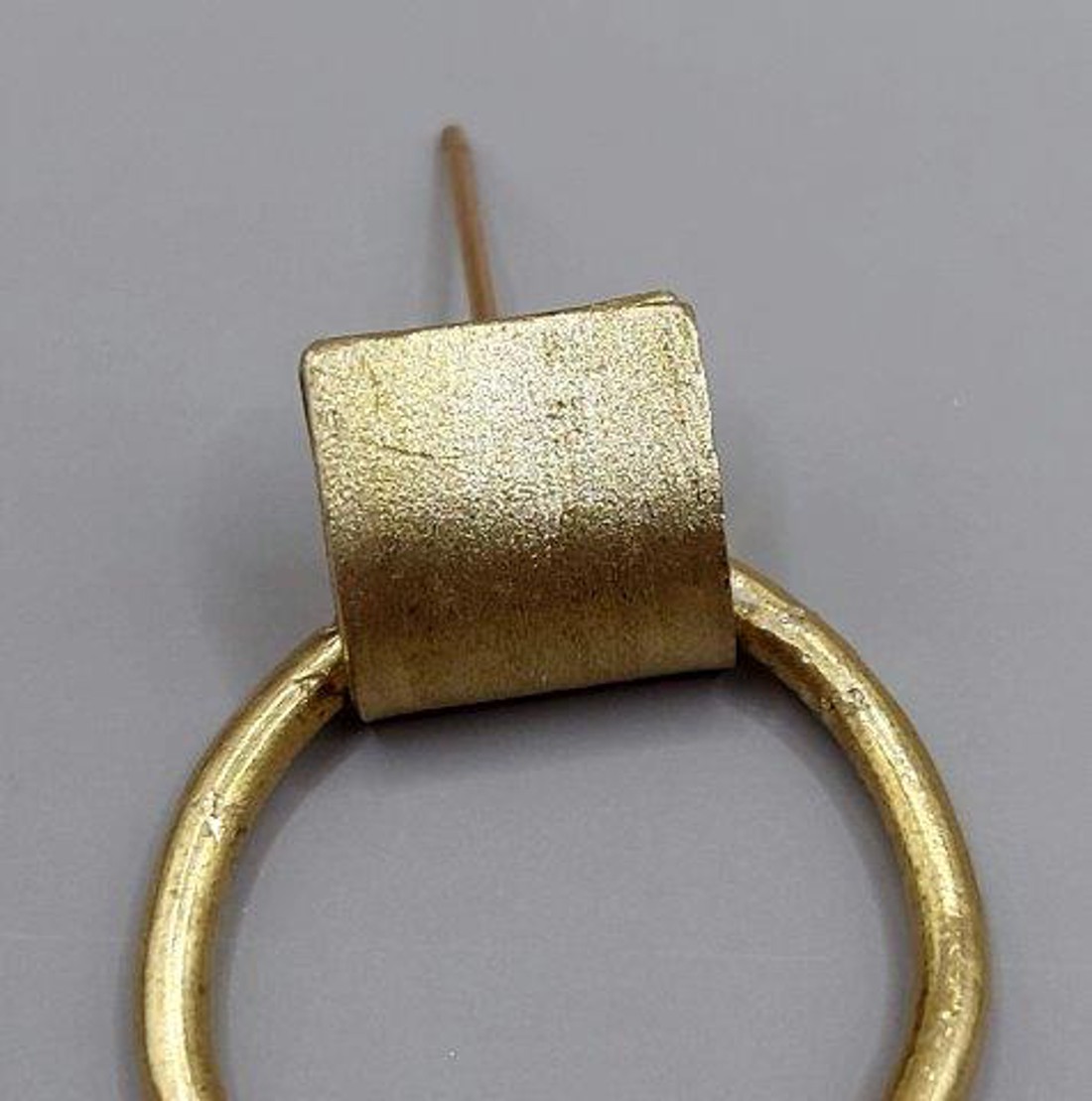 Cercei extra design din alamă lucioasă frumoasă - bijuterii - cercei lungi - Artynos.ro Cercei extra design din alamă lucioasă frumoasă - bijuterii - cercei lungi - Artynos.ro