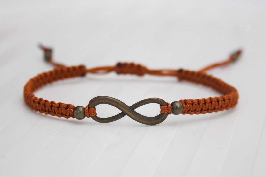 Brățară macramé împletită - Brown infinity - - Artynos.ro Brățară macramé împletită - Brown infinity - - Artynos.ro