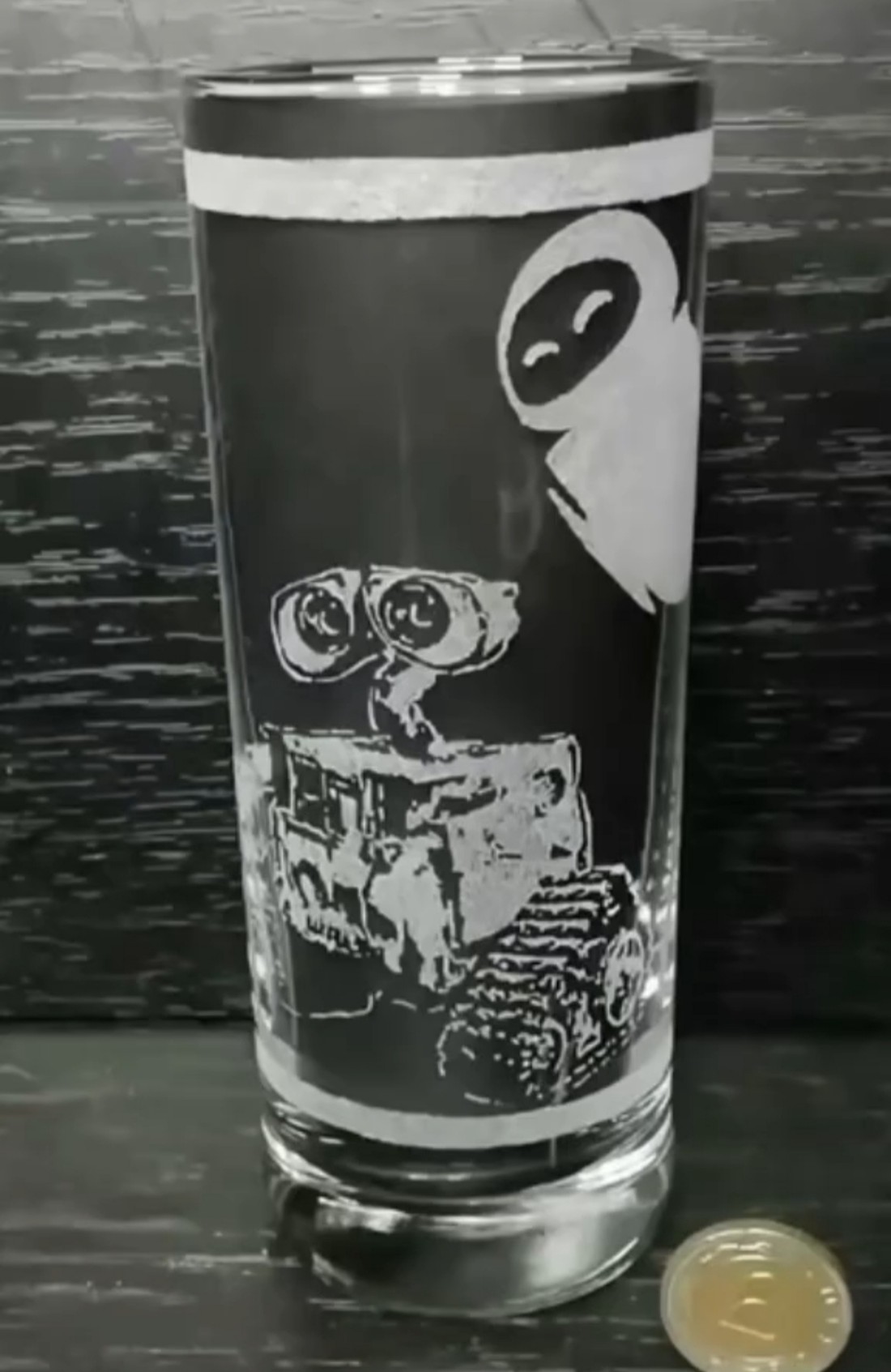 Pahar de sticlă cu modelul WALL-E și EVE  -  - Artynos.ro