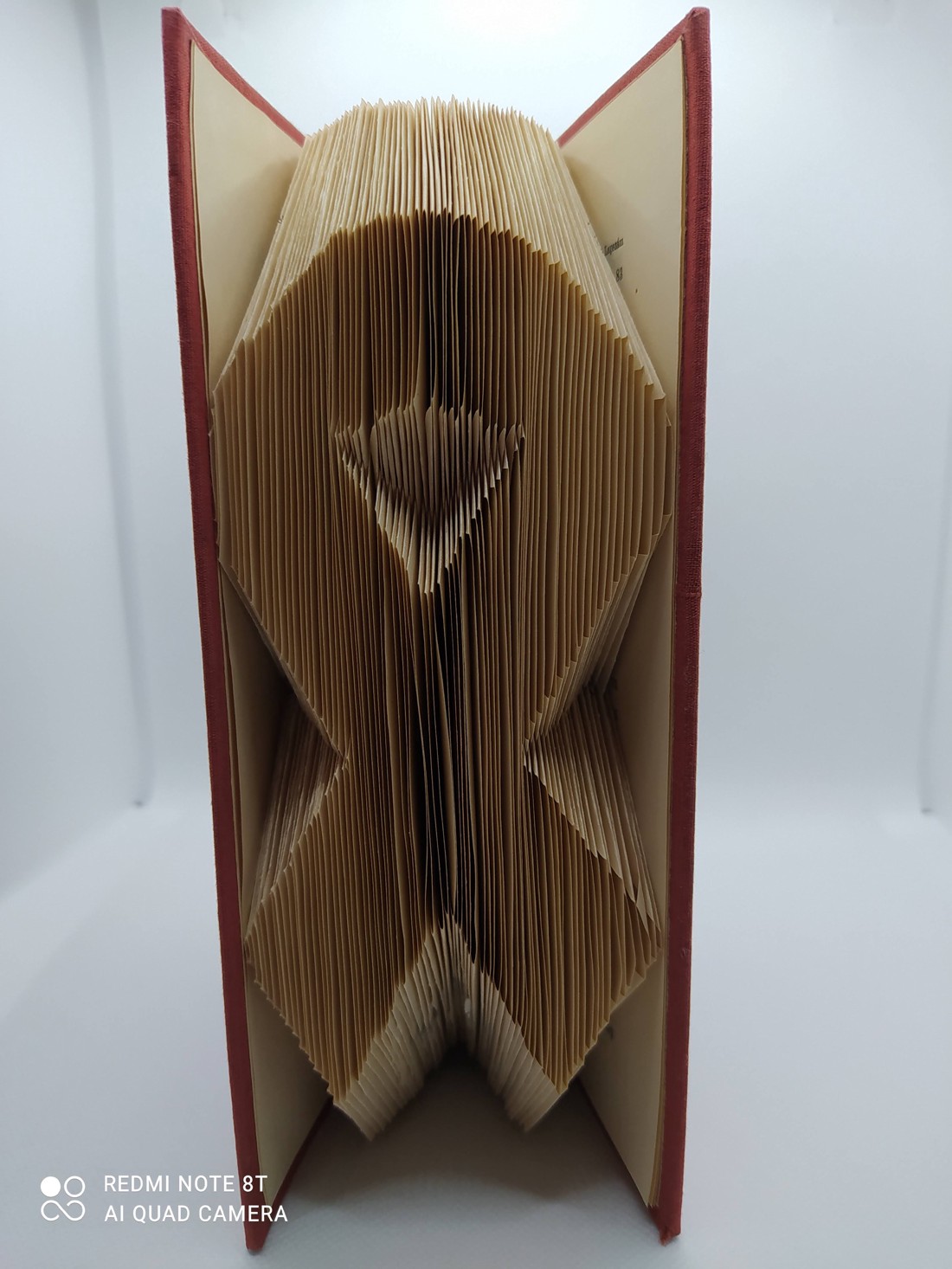 Panglică anti-cancer sculptură de carte - casă & stil de viață - accesorii pentru decorat casa - decorațiuni de masă și decorațiuni pentru rafturi  - sculptură de carte, carte pliată - Artynos.ro