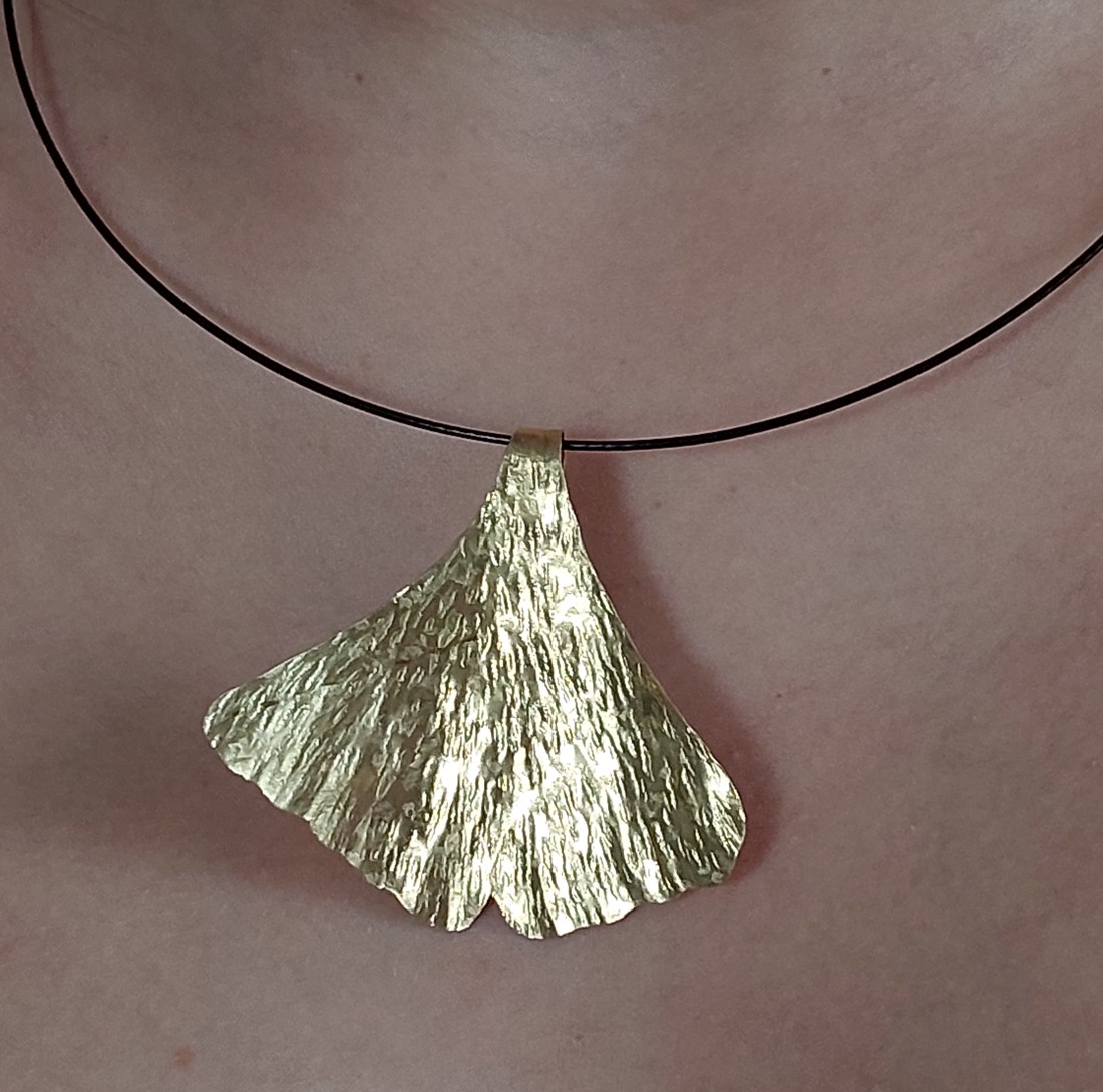 Ginkgo biloba în pene de alamă - bijuterii - seturi de bijuterii - Artynos.ro  Ginkgo biloba în pene de alamă - bijuterii - seturi de bijuterii - Artynos.ro