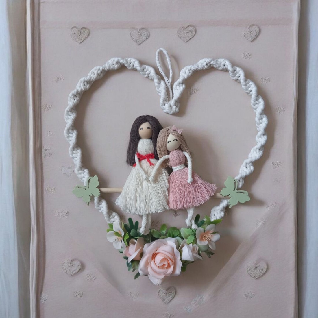 Makramé Cadou sincer de Ziua Mamei - mamă și fiică cu decor de flori de piersic -  - Artynos.ro