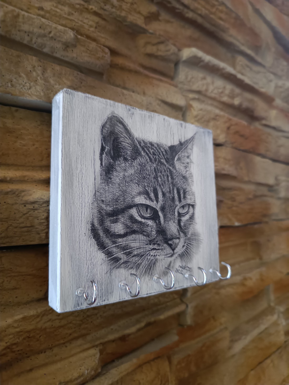 Breloc de perete din lemn Kitty -  - Artynos.ro