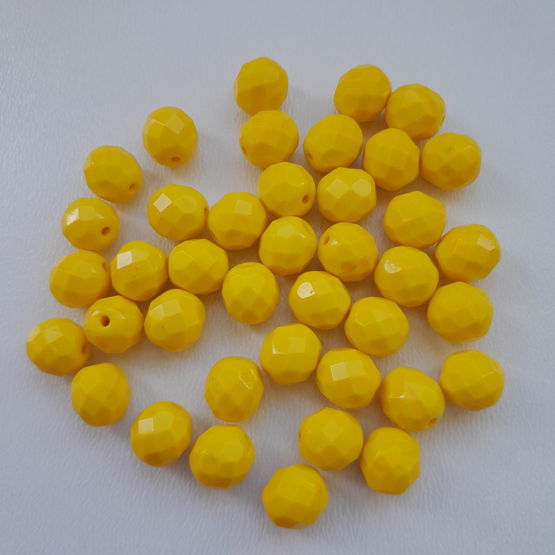 Mărgele cehe din sticlă fațetată - 8mm - 30 buc / pachet - lămâie - - Artynos.ro Mărgele cehe din sticlă fațetată - 8mm - 30 buc / pachet - lămâie - - Artynos.ro