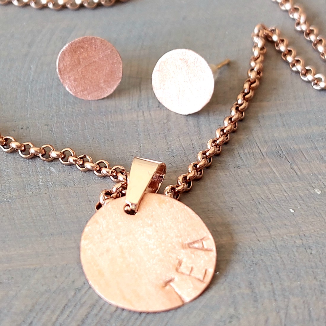 Bijuterii minimaliste din cupru - bijuterii - seturi de bijuterii - Artynos.ro Bijuterii minimaliste din cupru - bijuterii - seturi de bijuterii - Artynos.ro