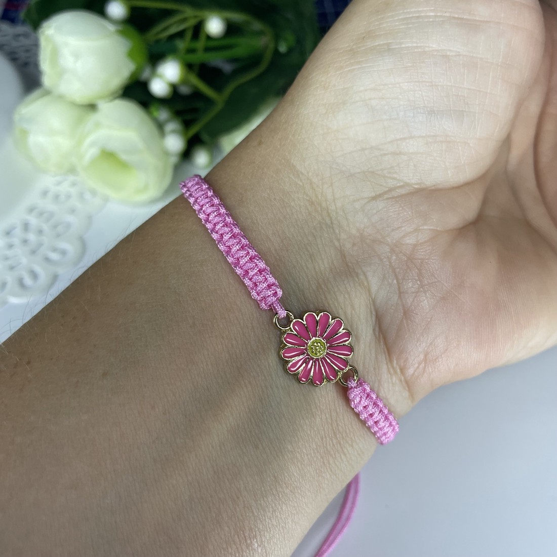 Brățară macramé cu flori împletite - - Artynos.ro Brățară macramé cu flori împletite - - Artynos.ro