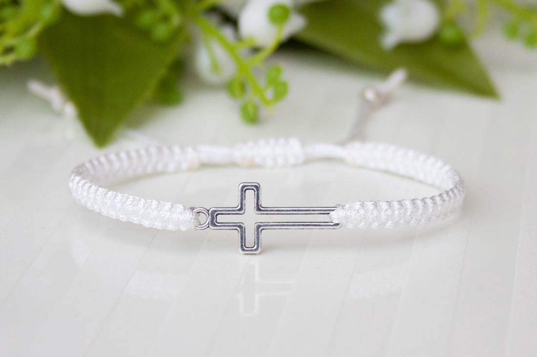 Brățară macramé împletită - Cross white - - Artynos.ro Brățară macramé împletită - Cross white - - Artynos.ro