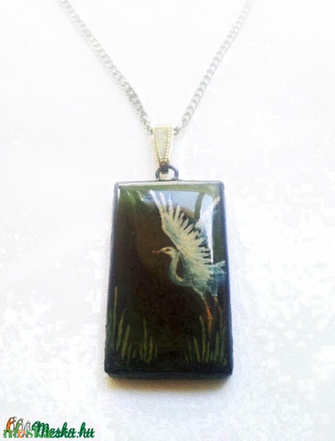 Heron alb pictat manual - pandantiv din sticlă tiffany în formă de pasăre - - Artynos.ro Heron alb pictat manual - pandantiv din sticlă tiffany în formă de pasăre - - Artynos.ro