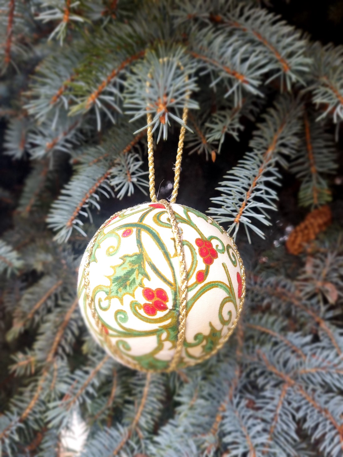 Ornament pom de Crăciun cu monogramă - - Artynos.ro Ornament pom de Crăciun cu monogramă - - Artynos.ro