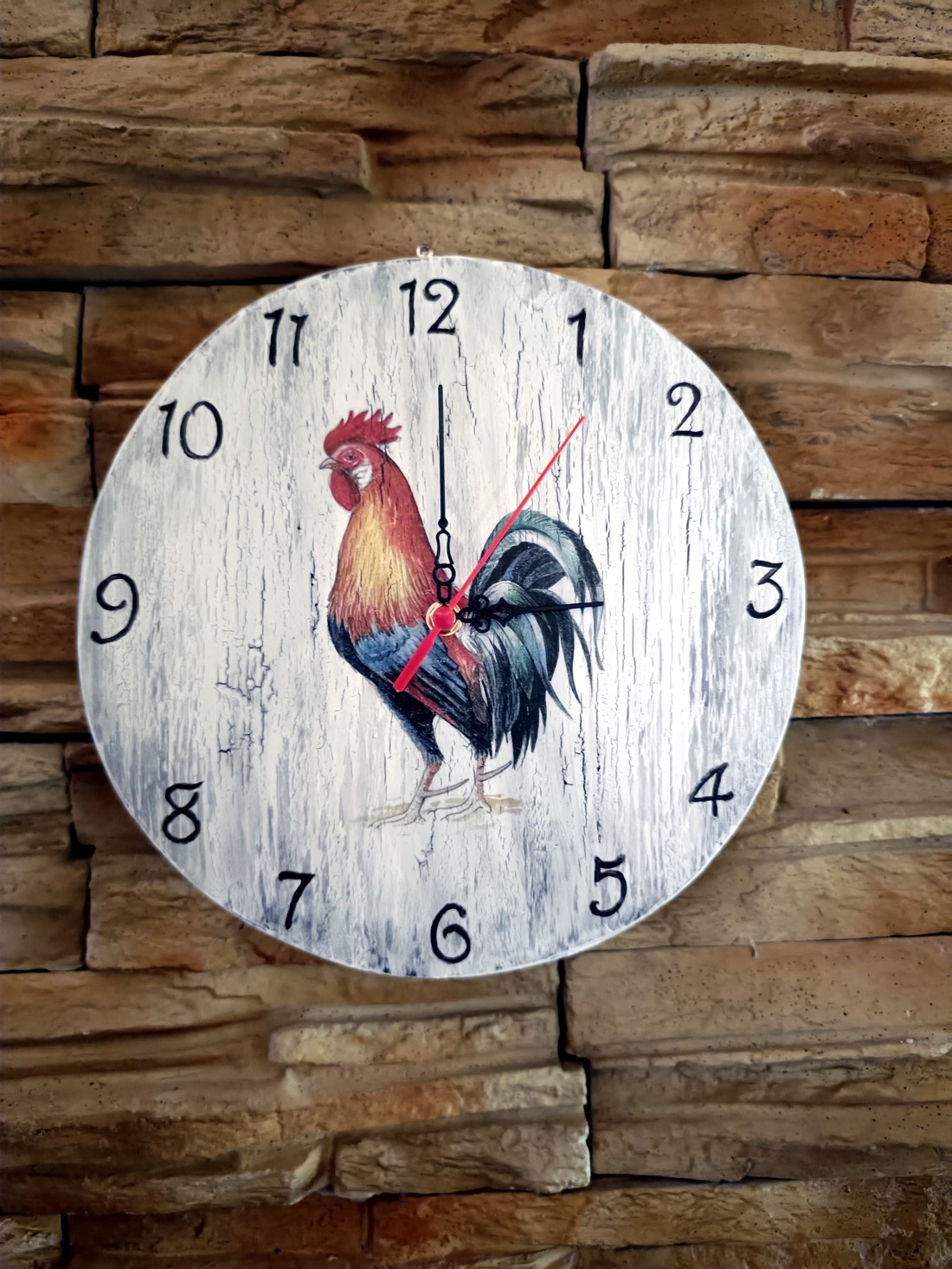 Ceas de perete din lemn în stil vintage cu cocoș - - Artynos.ro Ceas de perete din lemn în stil vintage cu cocoș - - Artynos.ro