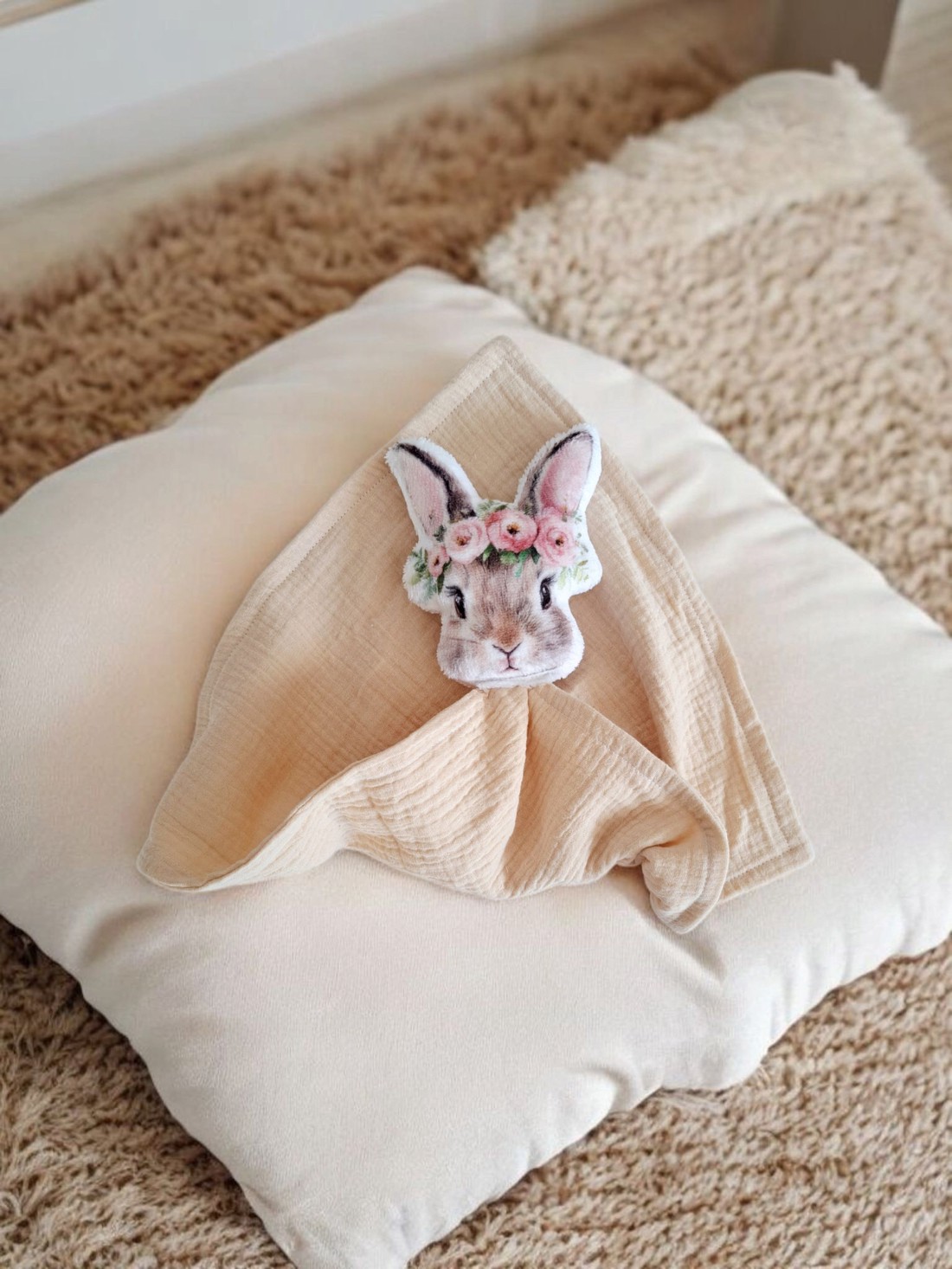 SnoozeZoo Nappy Bunny, SzundiZoo în formă deiepurașpătură de dormit moale și pufoasă - - Artynos.ro SnoozeZoo Nappy Bunny, SzundiZoo în formă deiepurașpătură de dormit moale și pufoasă - - Artynos.ro