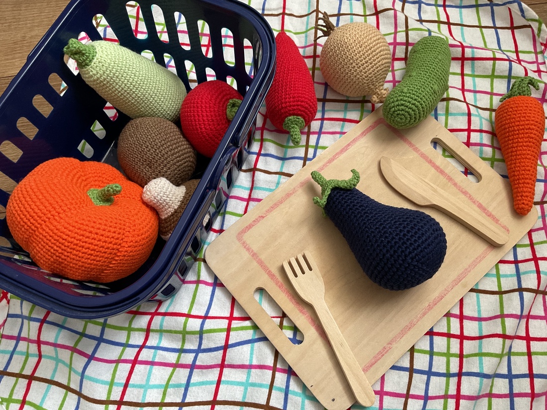 Set Legume Croșetate Jucării Educative Handmade (10 piese + lădiță lemn) - jucării și echipamente pentru copii - plușuri - legume, fructe de pluș - Artynos.ro Set Legume Croșetate Jucării Educative Handmade (10 piese + lădiță lemn) - jucării și echipamente pentru copii - plușuri - legume, fructe de pluș - Artynos.ro